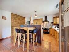 CLERMONT L'HERAULT (34) - House for sale, 6 rooms - 173.6 m² of living space (197 m² of floor space) - Landscaped and enclosed grounds with swimming pool (960 m²) - Double garage - Outbuilding (42 m² 