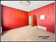 For sale BOULOGNE SUR GESSE (31) - building with 65 m² professional premises and 130 m² apartment - 2 bedrooms, terrace + 65 m² professional premises
