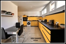 For sale BOULOGNE SUR GESSE (31) - building with 65 m² professional premises and 130 m² apartment - 2 bedrooms, terrace + 65 m² professional premises