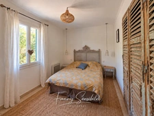 Maison familiale de plain-pied 6 pièces - piscine et jardin env 700 m2