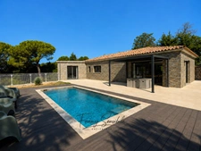 MAISON CONTEMPORAINE 140 M² – 4 CHAMBRES – PISCINE – TERRAIN 2 000 M² – GRAND GARAGE