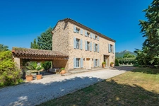 Bergerie en pierre du XVIIIᵉ siècle rénovée - 200 m² - terrain 5000 m² avec piscine - 25 min Aix-en-Provence