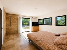 MAISON CONTEMPORAINE 140 M² – 4 CHAMBRES – PISCINE – TERRAIN 2 000 M² – GRAND GARAGE