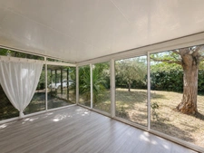 TRETS – Maison individuelle de plain-pied avec jardin, véranda et garage à pied du centre-ville