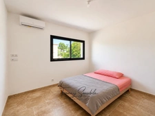 MAISON CONTEMPORAINE 140 M² – 4 CHAMBRES – PISCINE – TERRAIN 2 000 M² – GRAND GARAGE