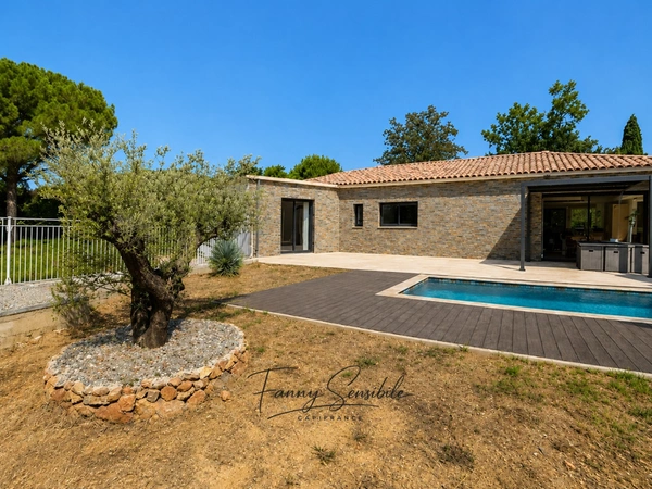 MAISON CONTEMPORAINE 140 M² – 4 CHAMBRES – PISCINE – TERRAIN 2 000 M² – GRAND GARAGE
