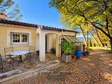 Plus qu'une maison, un cadre de vie exceptionnel face à la Sainte-Victoire.