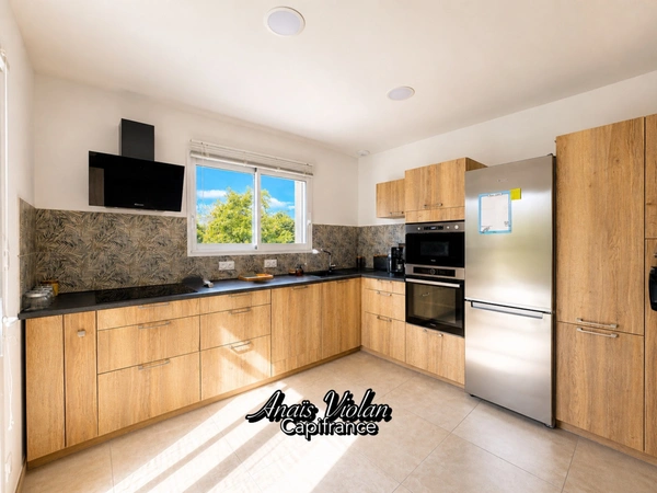 Villa d'exception à vendre 5 pièces avec piscine, jardin, terrasse et garage (34160)