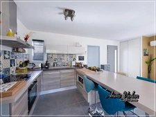 Maison individuelle de plain pied de type 4, lumineuse, avec grand jardin à vendre à VACQUIERES (34270)