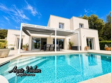 Villa d'exception à vendre 5 pièces avec piscine, jardin, terrasse et garage (34160)