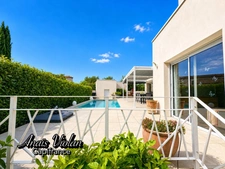 Villa d'exception à vendre 5 pièces avec piscine, jardin, terrasse et garage (34160)
