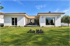 Maison individuelle de plain pied de type 4, lumineuse, avec grand jardin à vendre à VACQUIERES (34270)