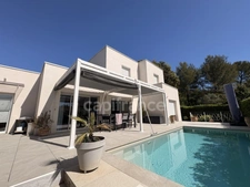 Villa d'exception à vendre 5 pièces avec piscine, jardin, terrasse et garage (34160)