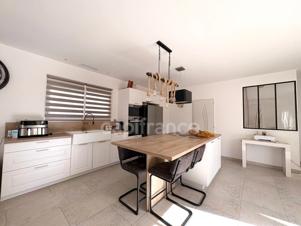 Villa contemporaine 134m2 avec 4 chambres, jardin, piscine et garage à Carnas (30260), entre Quissac et Sommières : LUMIÈRE, CALME ET ART DE VIVRE