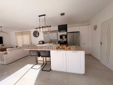 Villa contemporaine 134m2 avec 4 chambres, jardin, piscine et garage à Carnas (30260), entre Quissac et Sommières : LUMIÈRE, CALME ET ART DE VIVRE