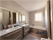 Maison individuelle de plain pied de type 4, lumineuse, avec grand jardin à vendre à VACQUIERES (34270)