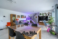 Villa d'exception à vendre 5 pièces avec piscine, jardin, terrasse et garage (34160)