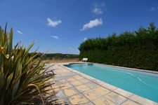 Propriété GRANGE + MAISON + GARAGES + PISCINE  proche de LA ROCHEFOUCAULD EN ANGOUMOIS (16)