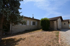 Maison à vendre jardin, piscine, garage, 4 chambres, proche de LA ROCHEFOUCAULD EN ANGOUMOIS (16)