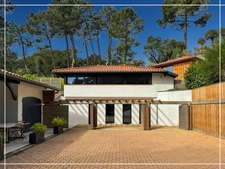 SOORTS-HOSSEGOR – CONFIDENTIAL PROPERTY BETWEEN PINES, DUNES AND OCEAN.