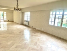 **NOTRE DAME DU BEC** Propriété d’exception de 270 m² habitables jusqu’à 510 m², séjour 100 m² en marbre, Terrain 2000 m² + 3 ha de bois