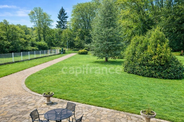 **NOTRE DAME DU BEC** Propriété d’exception de 270 m² habitables jusqu’à 510 m², séjour 100 m² en marbre, Terrain 2000 m² + 3 ha de bois