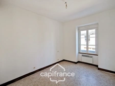 Local/bureau + appartement à vendre BESSE SUR BRAYE (72)