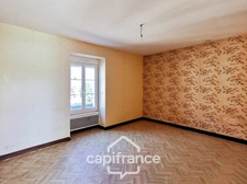 Local/bureau + appartement à vendre BESSE SUR BRAYE (72)
