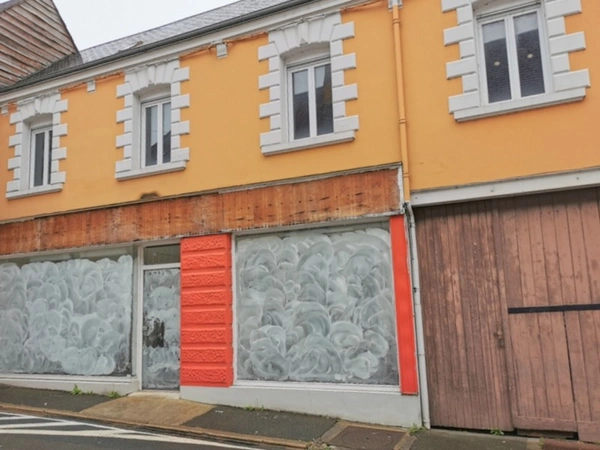 Dpt Sarthe (72), à vendre BESSE SUR BRAYE Local commercial ou habitation