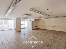 Local/bureau + appartement à vendre BESSE SUR BRAYE (72)