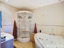 Dpt Loir et Cher (41), à vendre CELLE maison P10 de 210 m² - Terrain de 1 211,00 m² 