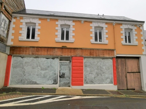Dpt Sarthe (72), à vendre BESSE SUR BRAYE Local commercial ou habitation