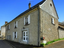 Dpt Loir et Cher (41), à vendre CELLE maison P10 de 210 m² - Terrain de 1 211,00 m² 