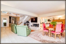 ANTIBES, villa vue mer de 320 m2 habitable avec ascenseur, piscine sur un terrain clos et arboré de 1.500 m2
