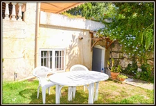 ANTIBES, villa vue mer de 320 m2 habitable avec ascenseur, piscine sur un terrain clos et arboré de 1.500 m2