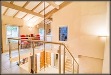 ANTIBES, villa vue mer de 320 m2 habitable avec ascenseur, piscine sur un terrain clos et arboré de 1.500 m2