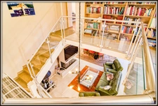 ANTIBES, villa vue mer de 320 m2 habitable avec ascenseur, piscine sur un terrain clos et arboré de 1.500 m2