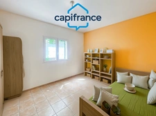 8-room villa of over 200m² with swimming pool.