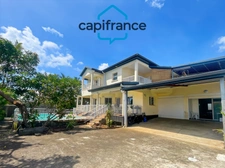 8-room villa of over 200m² with swimming pool.