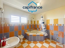 8-room villa of over 200m² with swimming pool.