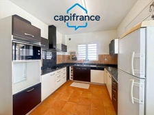 8-room villa of over 200m² with swimming pool.