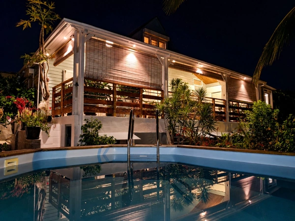 Villa F4 plus de 100m² et studio indépendant 31m² avec piscine - Plateau Caillou