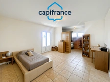 8-room villa of over 200m² with swimming pool.