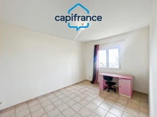 8-room villa of over 200m² with swimming pool.
