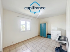 8-room villa of over 200m² with swimming pool.