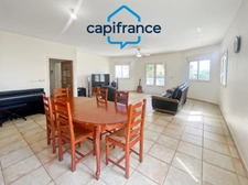 8-room villa of over 200m² with swimming pool.