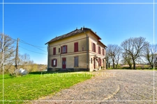 Propriete à vendre 14 pièces LE HOUGA (32) de 215 m2 habitables à rénover, sur 11949 m2 de terrain, dépendances