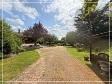 Maison 6 pièces de 164 m2 habitables sur 2407 m2 de terrain à AUCH : vivre à Auch comme à la campagne, avec la cathédrale en toile de fond 