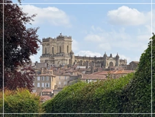 Maison 6 pièces de 164 m2 habitables sur 2407 m2 de terrain à AUCH : vivre à Auch comme à la campagne, avec la cathédrale en toile de fond 