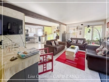 Property with multiple possibilities: 2 houses, studio and outbuildings on 3,007 m², near NOGARO (32)